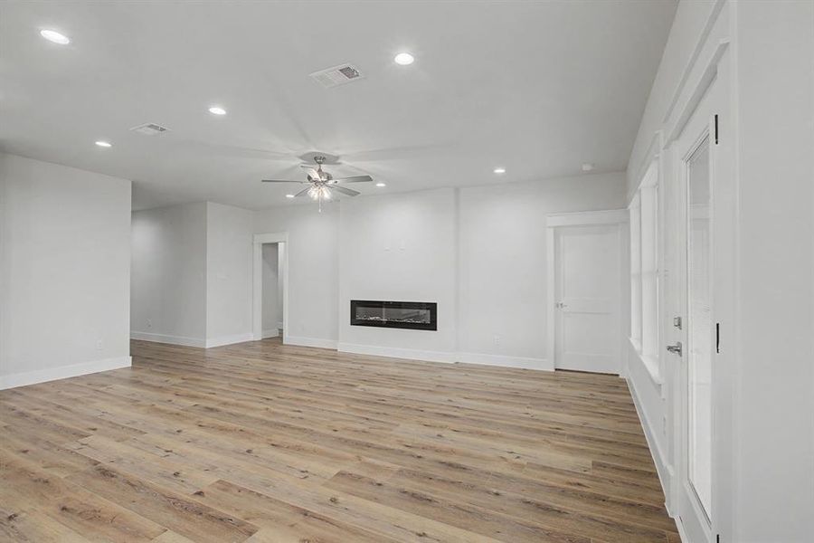 Spacious, unfurnished interior of a new home in , Dallas (Image 18).