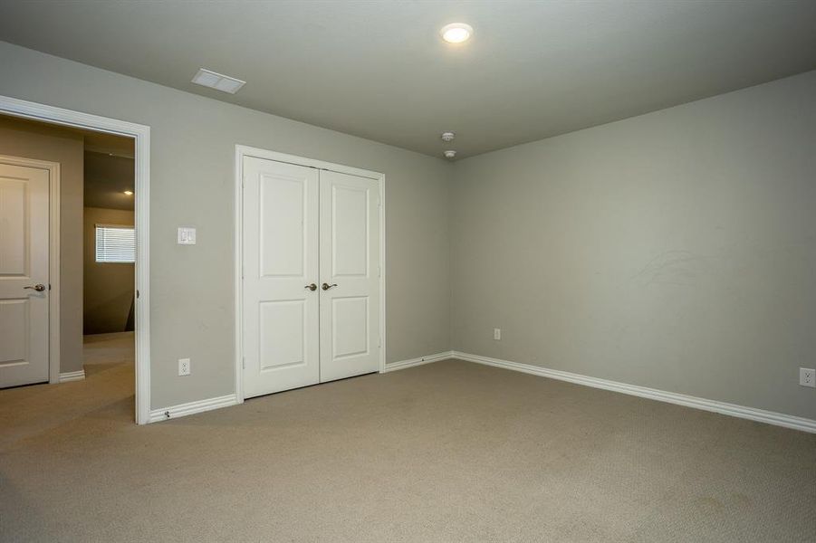 Spacious, unfurnished interior of a new home in , Corinth (Image 27).