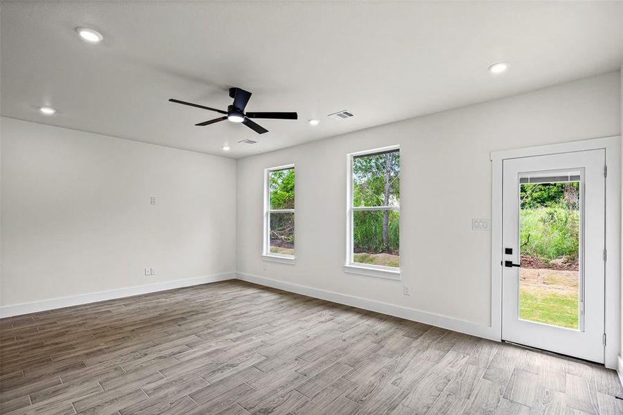 Spacious, unfurnished interior of a new home in , Granbury (Image 21).