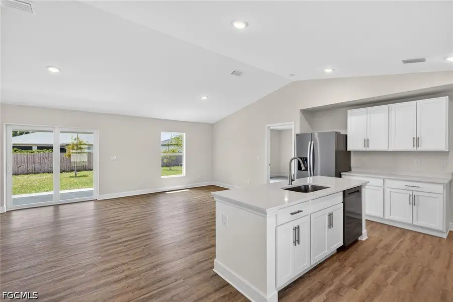 Furnished interior view inside a new home in Cape Coral, Cape Coral (Image 6).