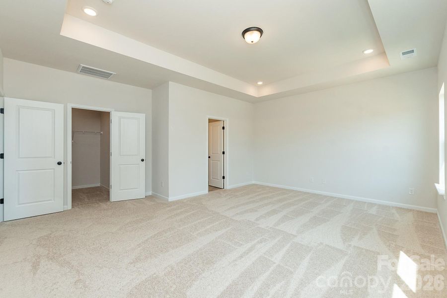 Spacious, unfurnished interior of a new home in Sunset Meadows, Charlotte (Image 23).
