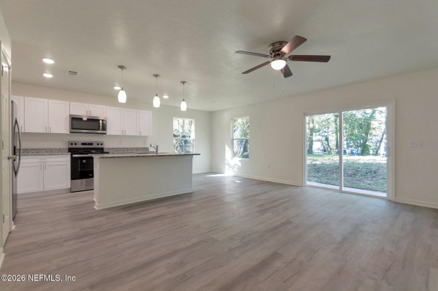 Spacious, unfurnished interior of a new home in , Jacksonville (Image 18).