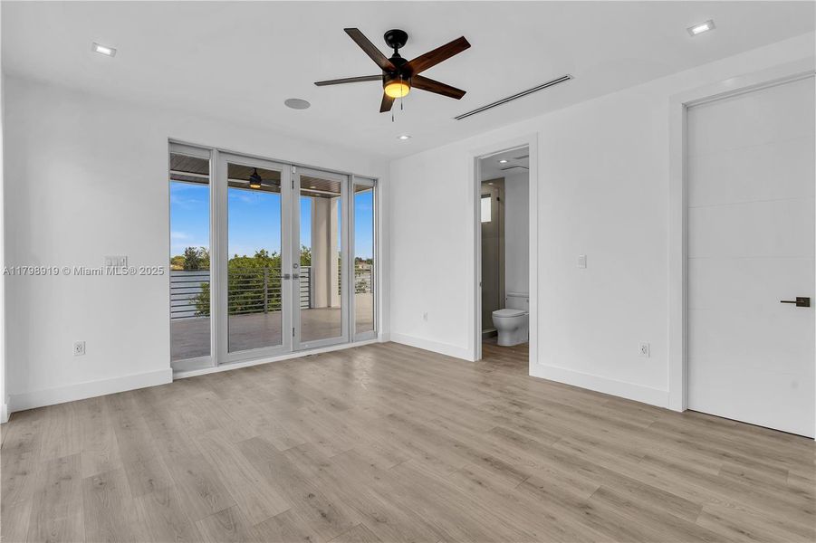 Spacious, unfurnished interior of a new home in , Miami (Image 18).