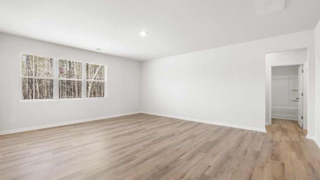 Spacious, unfurnished interior of a new home in South Wind, Union City (Image 25).