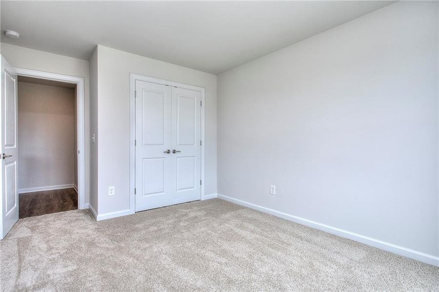 Spacious, unfurnished interior of a new home in , Homer (Image 17).