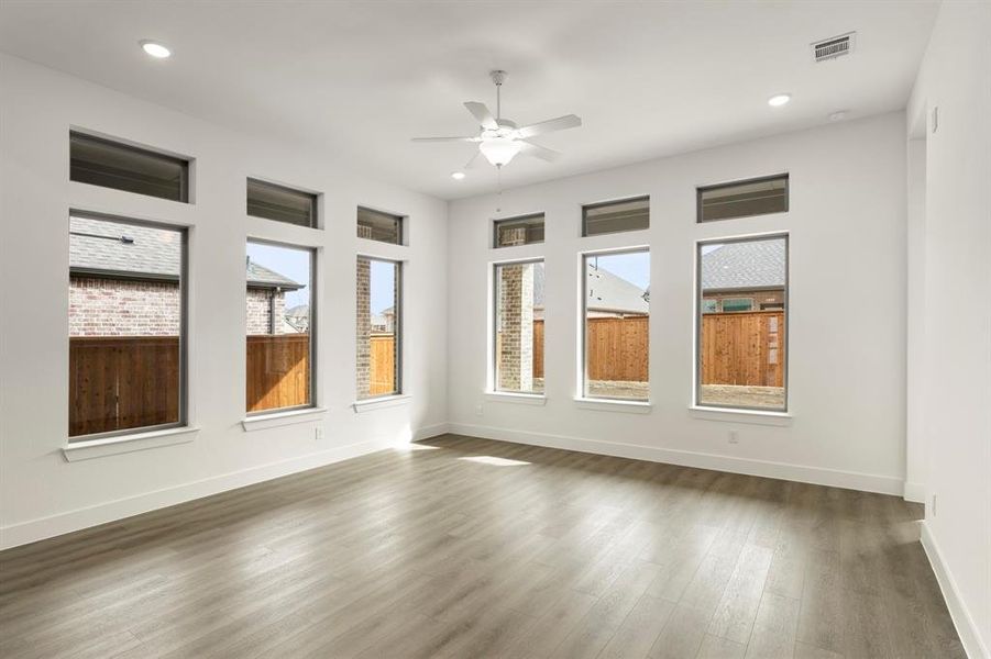 10_11. 1028 Golden Galaxy - Family