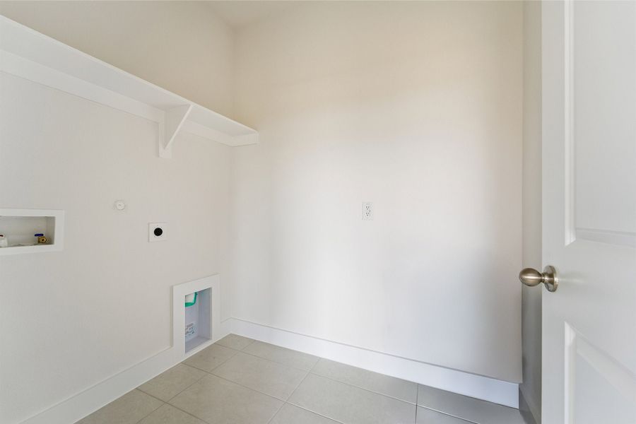 Spacious, unfurnished interior of a new home in Saddlebrook Estates, Waxahachie (Image 40). Spacious, unfurnished interior of a new home in Saddlebrook Estates, Waxahachie (Image 40).