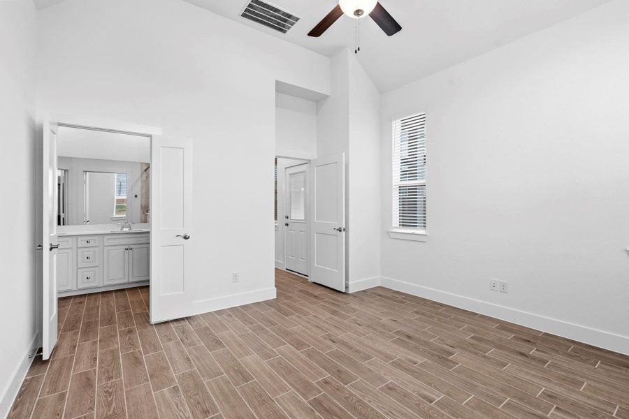 Spacious, unfurnished interior of a new home in Sienna, Missouri City (Image 25). Spacious, unfurnished interior of a new home in Sienna, Missouri City (Image 25).