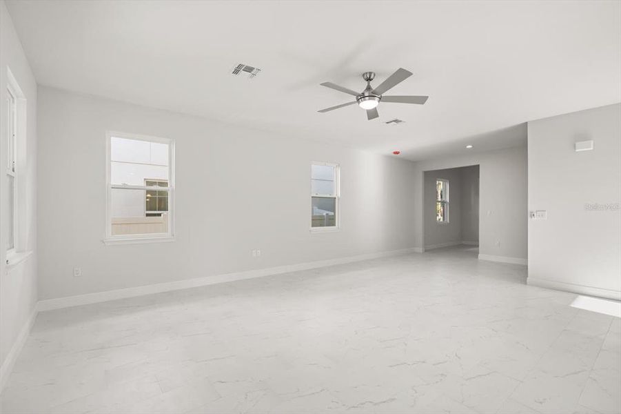 Spacious, unfurnished interior of a new home in , Casselberry (Image 17).