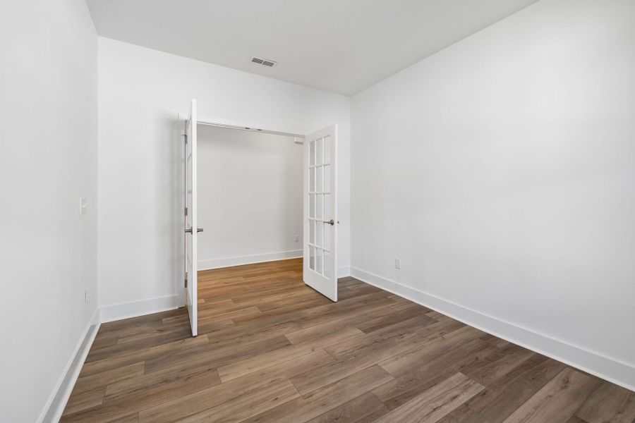 Spacious, unfurnished interior of a new home in Del Webb Barton Village, Lebanon (Image 29).