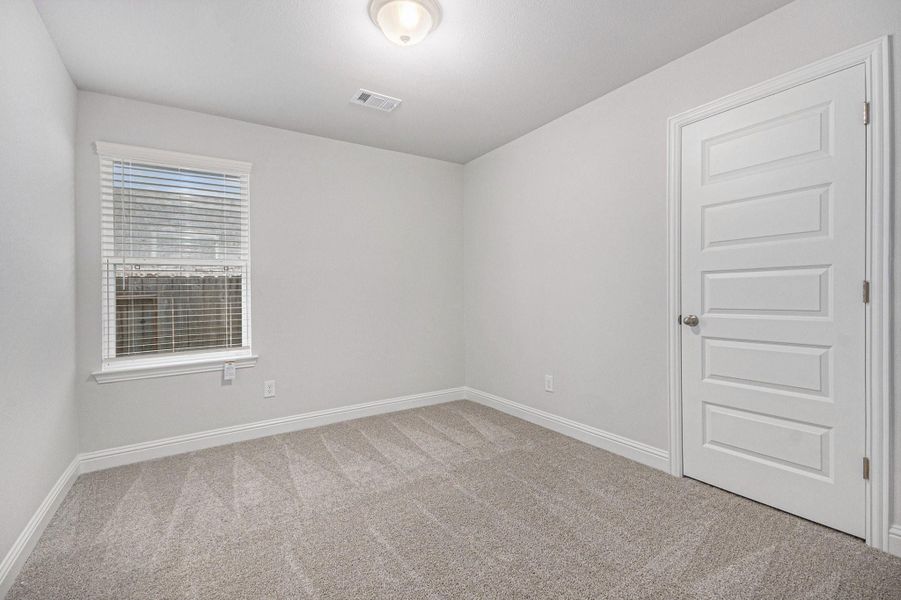 Spacious, unfurnished interior of a new home in Lago Mar, Texas City (Image 12).