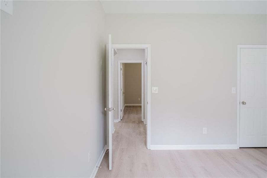 Spacious, unfurnished interior of a new home in , Stockbridge (Image 26).