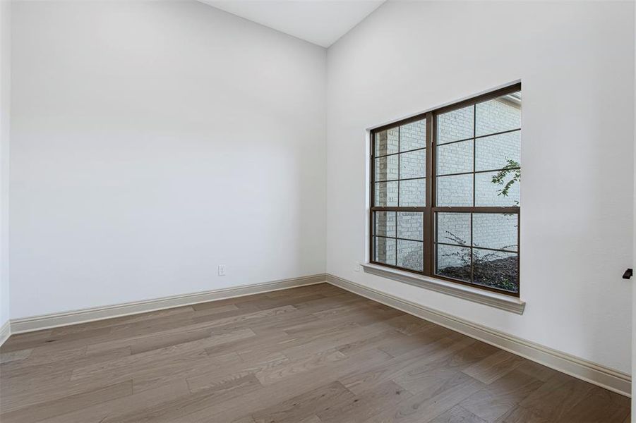 Spacious, unfurnished interior of a new home in Levante - 1 Acre Lots, Waxahachie (Image 19).