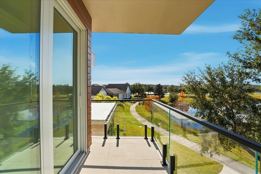 Exterior details and patio area of a home in , Orlando (Image 34).
