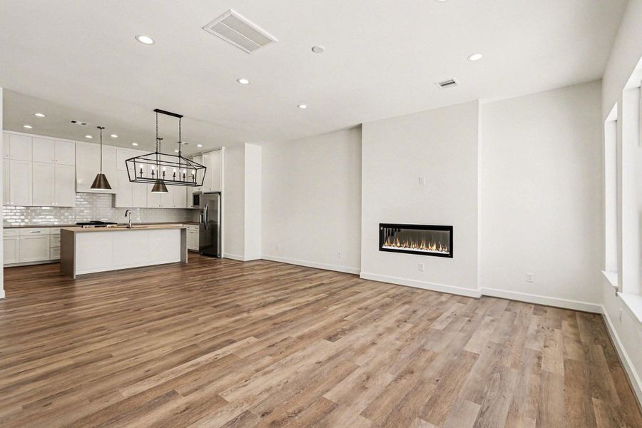 Spacious, unfurnished interior of a new home in , Houston (Image 25).