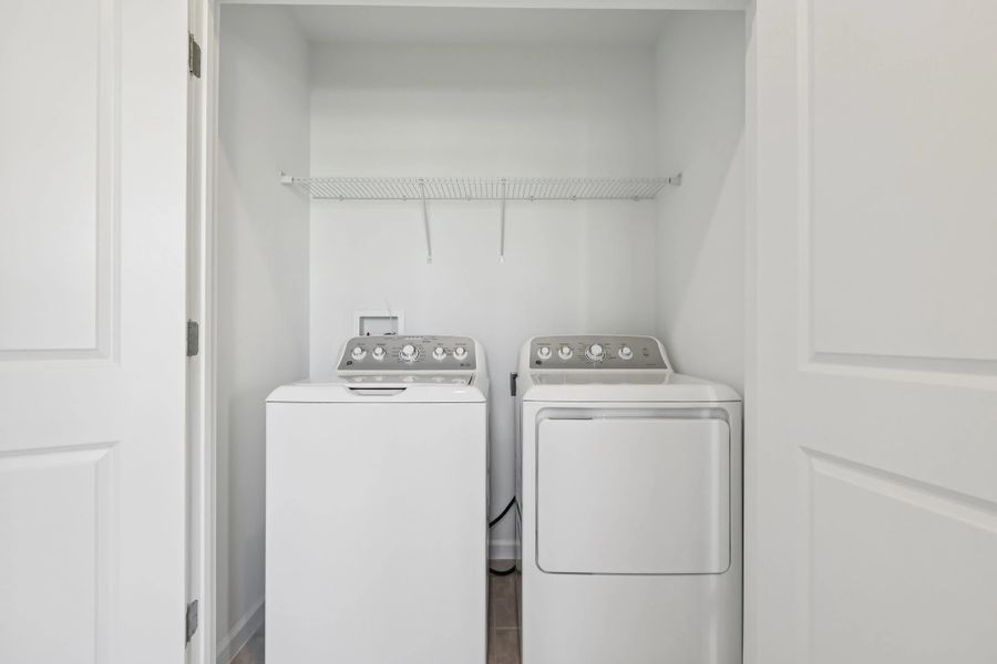 Representative interior finishes for a home built from the Keele by Starlight Homes in Hawks Run, Kissimmee (Image 17).