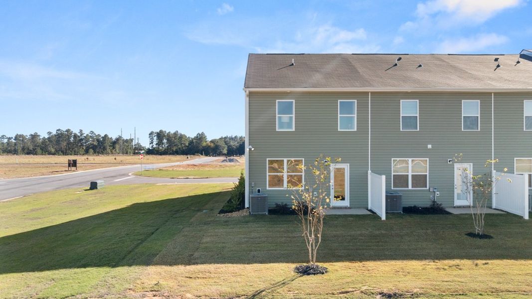Representative exterior details of a home built from the Pearson by D.R. Horton in Weatherstone, Grovetown (Image 3).