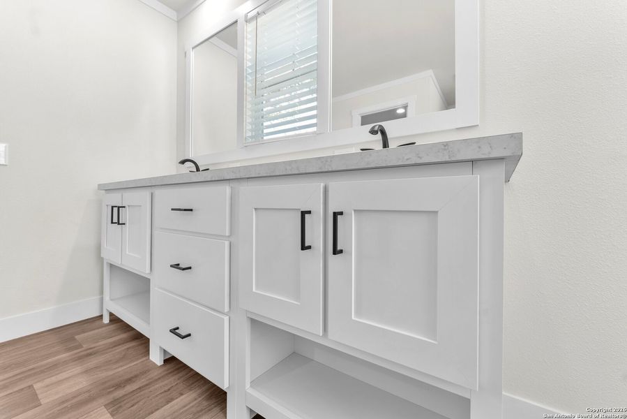 Furnished interior view inside a new home in , La Vernia (Image 30).