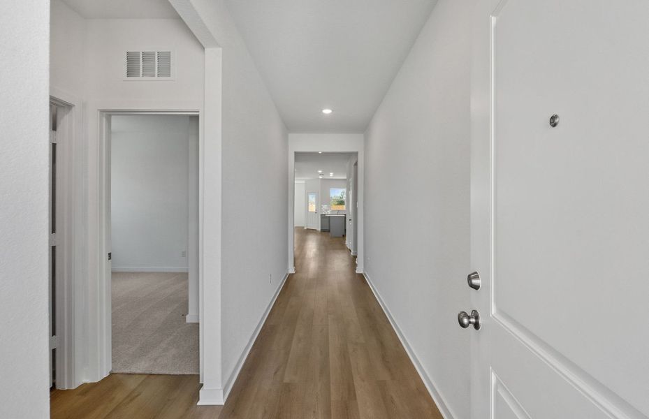 Spacious, unfurnished interior of a new home in County View, Temple (Image 24).