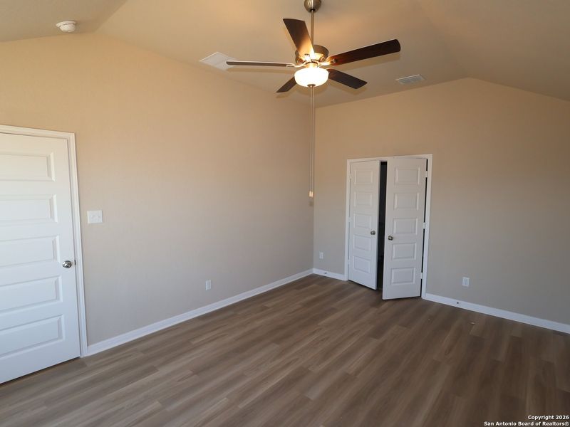 Spacious, unfurnished interior of a new home in Greenspoint Heights, Seguin (Image 20).