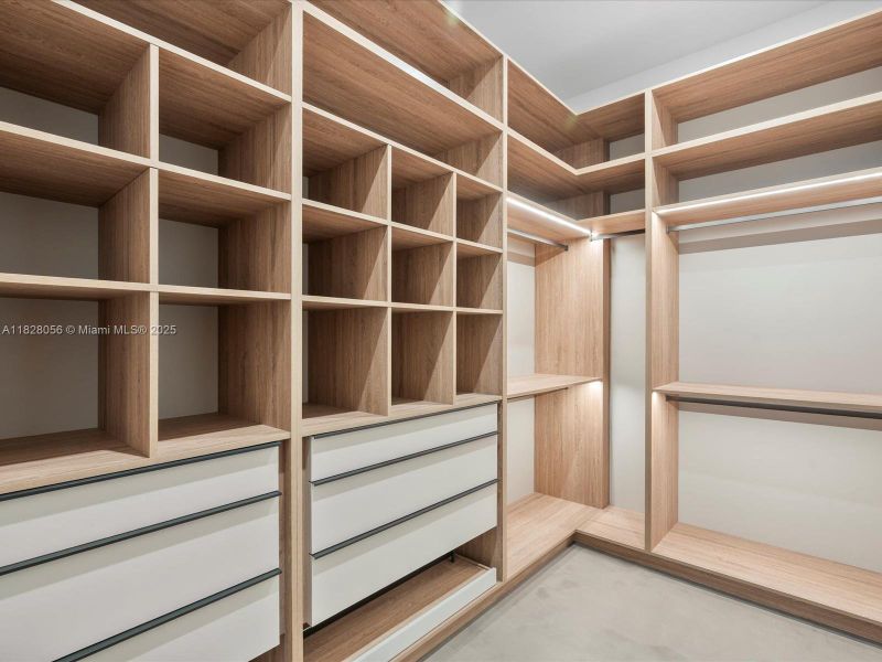 Spacious, unfurnished interior of a new home in , Miami (Image 19).