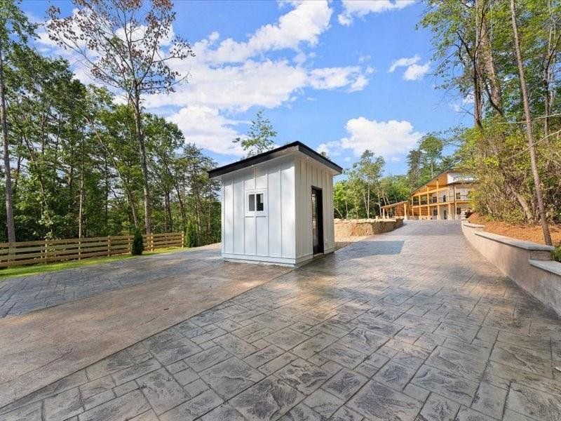 Exterior details and patio area of a home in , Dahlonega (Image 41).