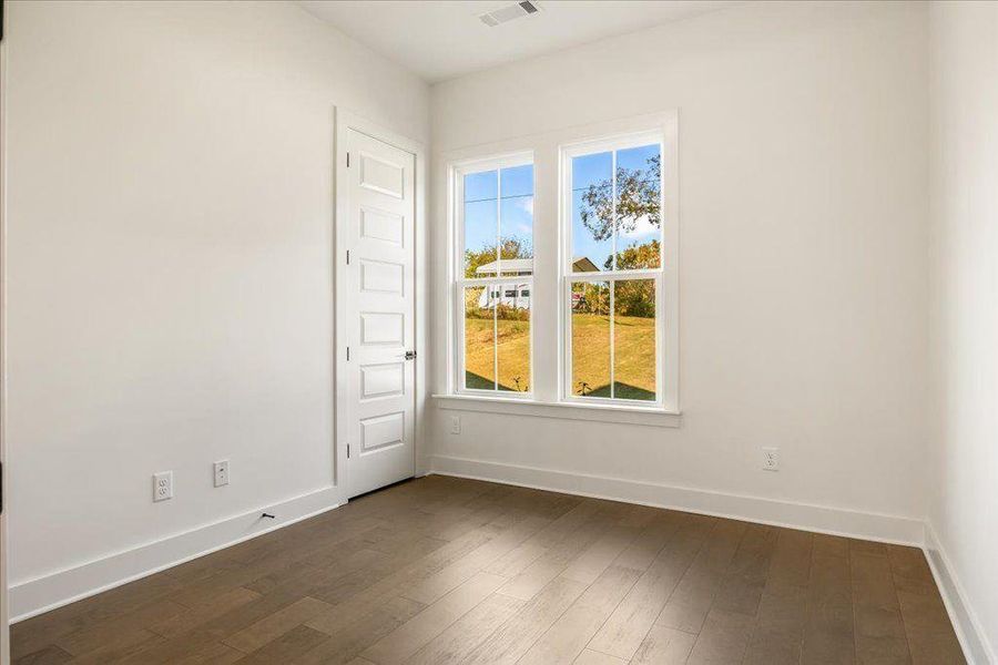 Spacious, unfurnished interior of a new home in Brooks Pond, Cumming (Image 30).