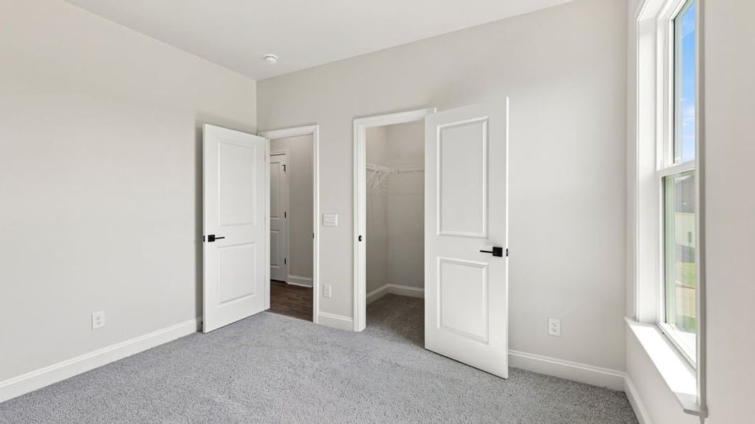 Spacious, unfurnished interior of a new home in Shadowood, Seneca (Image 24).