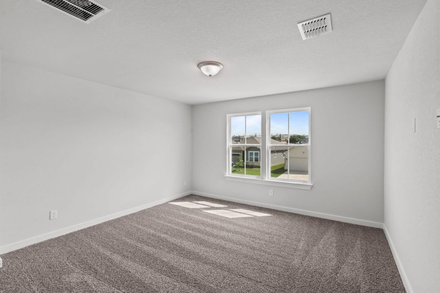 Spacious, unfurnished interior of a new home in The Meadows at Hunters Ranch, San Antonio (Image 27).