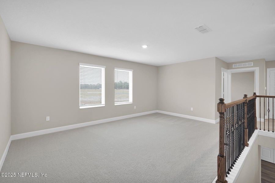 Spacious, unfurnished interior of a new home in Jennings Farm, Middleburg (Image 20).