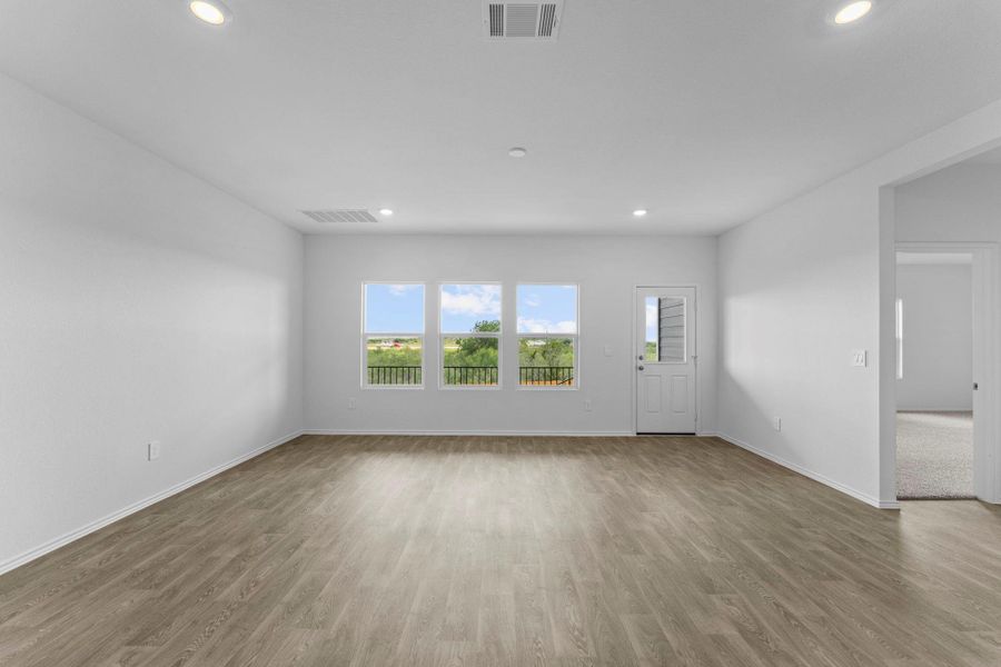 Spacious, unfurnished interior of a new home in Durango, Mustang Ridge (Image 11).