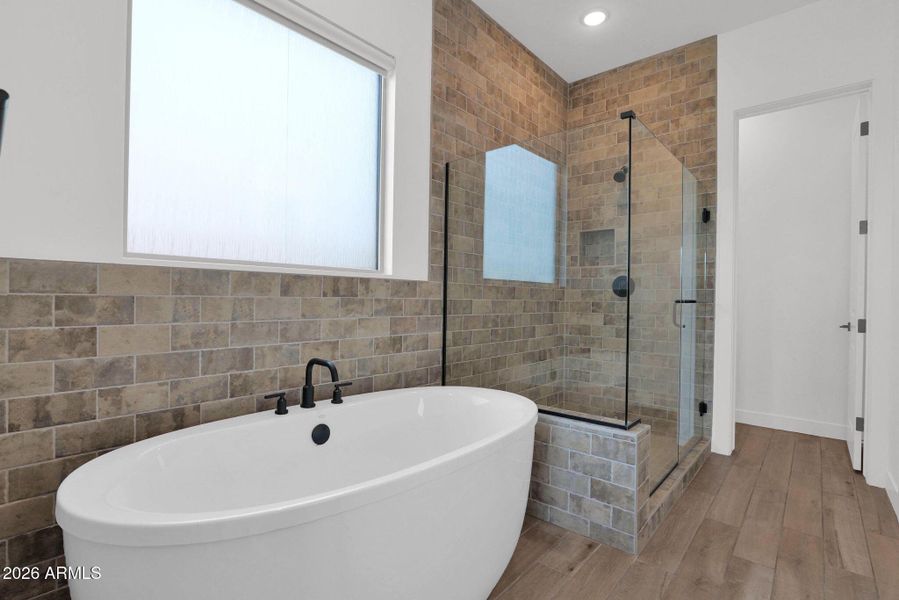 3008 Flintlock - 37Primary Tub Shower