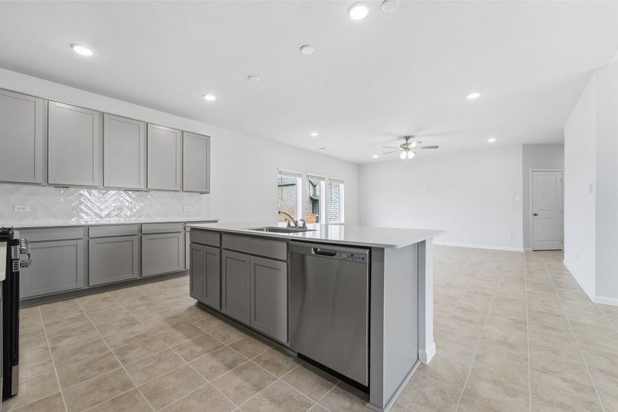 Furnished interior view inside a new home in Saddlebrook Estates, Waxahachie (Image 6).