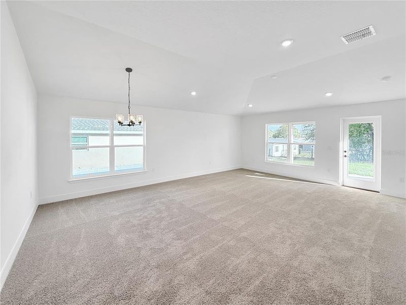 Spacious, unfurnished interior of a new home in Arbor Park, Leesburg (Image 10).