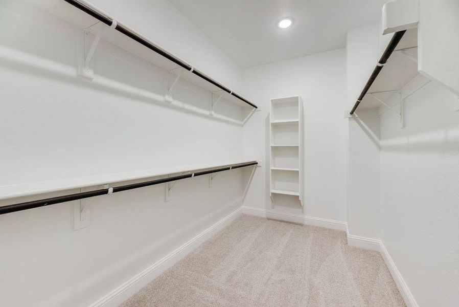 Spacious, unfurnished interior of a new home in Bayside, Rowlett (Image 14).