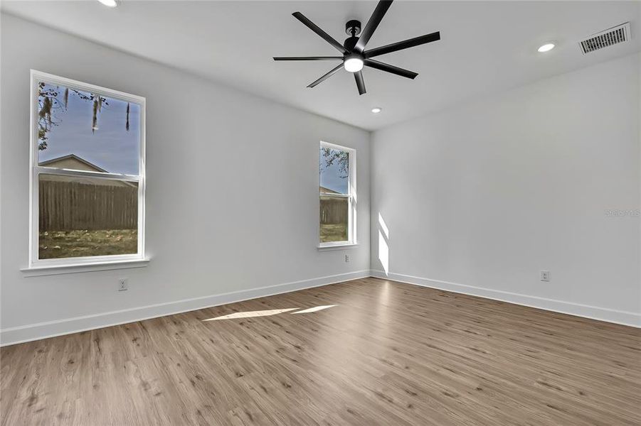 Spacious, unfurnished interior of a new home in , Spring Hill (Image 36).