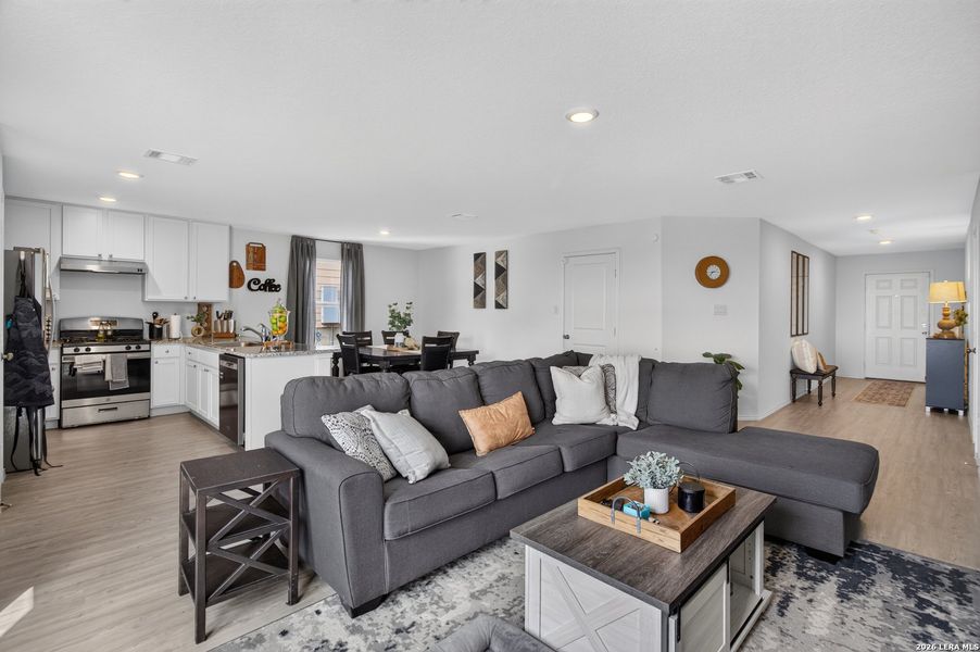 Furnished interior view inside a new home in Silos: Cottage, San Antonio (Image 22).