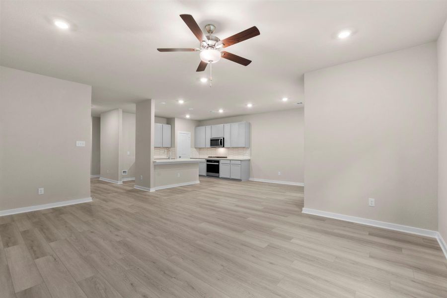 Spacious, unfurnished interior of a new home in Westridge Cove, Conroe (Image 15).