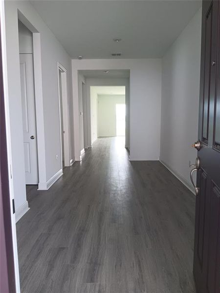 Spacious, unfurnished interior of a new home in , Orlando (Image 14).