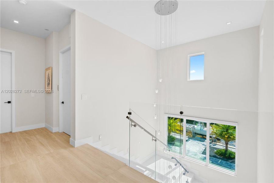 Spacious, unfurnished interior of a new home in , Marathon (Image 25).