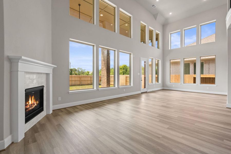 Spacious, unfurnished interior of a new home in Coastal Point, League City (Image 25).