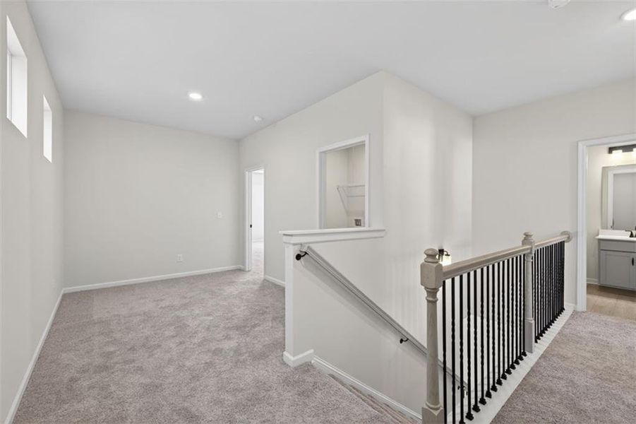 Spacious, unfurnished interior of a new home in Sanders Park, Austell (Image 21).