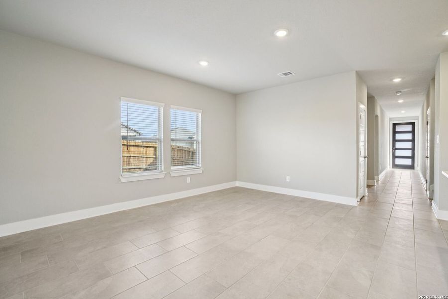 Spacious, unfurnished interior of a new home in Lark Canyon, New Braunfels (Image 37).