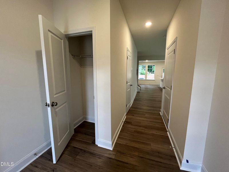 Foyer w/Closet