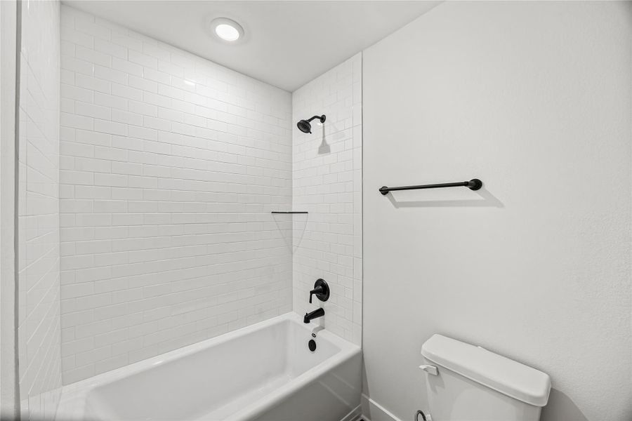 Furnished interior view inside a new home in River Ranch Trails, Dayton (Image 6).