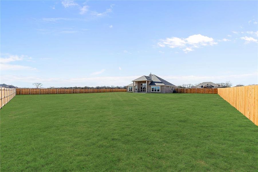 Exterior details and patio area of a home in Crystal Lake Estates, Red Oak (Image 21).