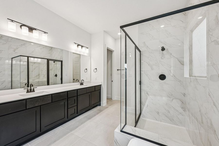 Furnished interior view inside a new home in Evergreen 60', Conroe (Image 12).