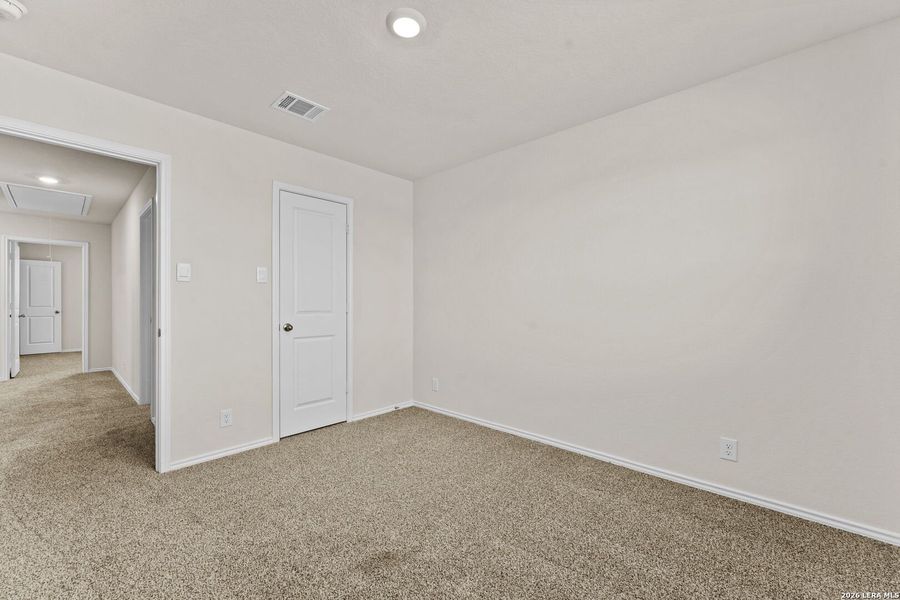Spacious, unfurnished interior of a new home in Applewood, San Antonio (Image 28). Spacious, unfurnished interior of a new home in Applewood, San Antonio (Image 28).