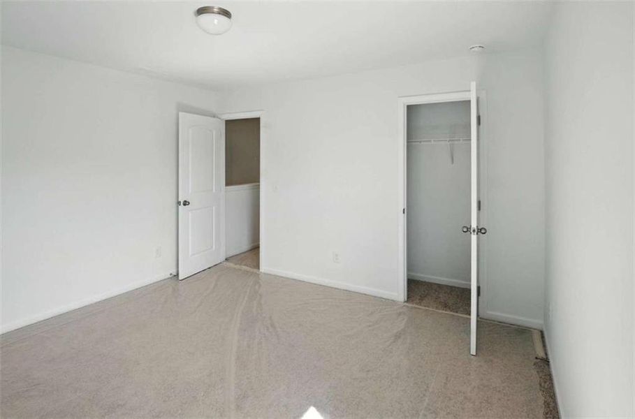 Spacious, unfurnished interior of a new home in Creekside Landing, Dallas (Image 28).