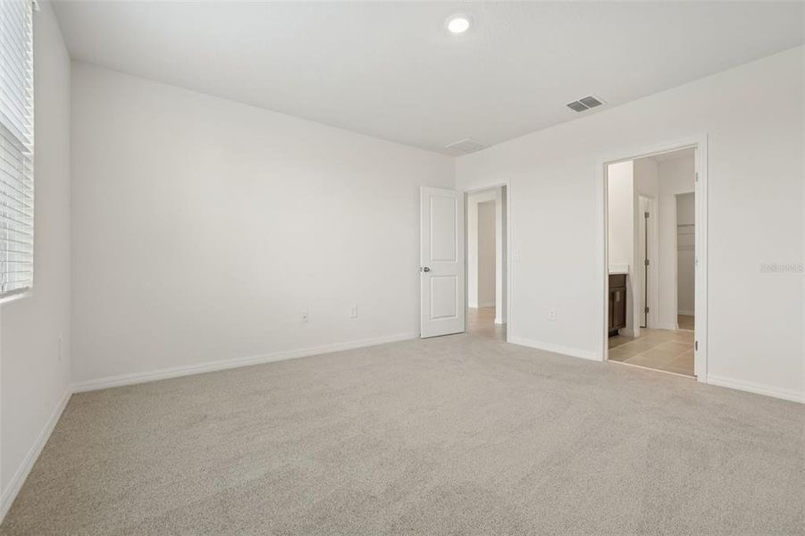 Spacious, unfurnished interior of a new home in Wynnstone - Signature Series, Davenport (Image 15).